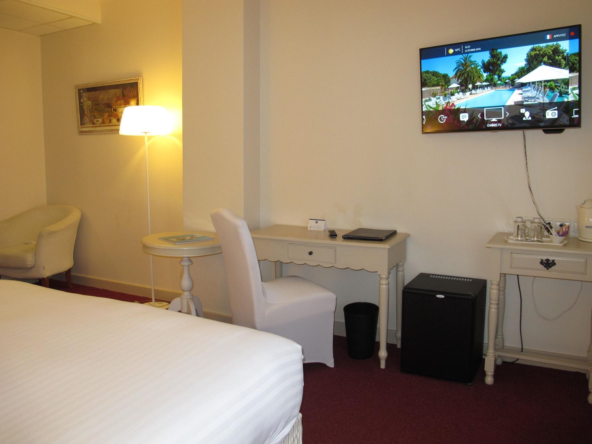 Hotel Sanary, Soleil Et Jardin - Renovation Hiver 2024-25 Bagian luar foto
