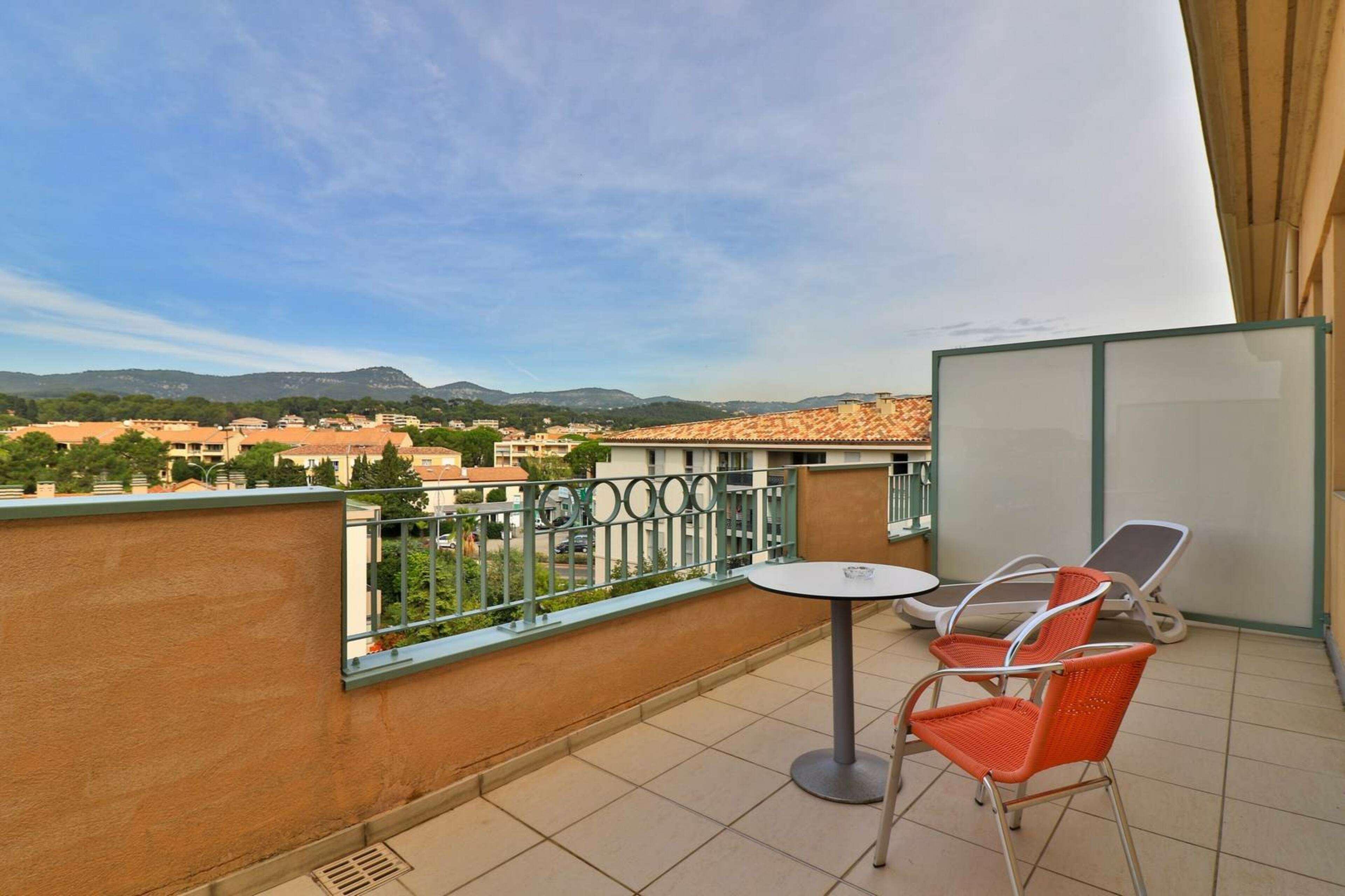 Hotel Sanary, Soleil Et Jardin - Renovation Hiver 2024-25 Bagian luar foto