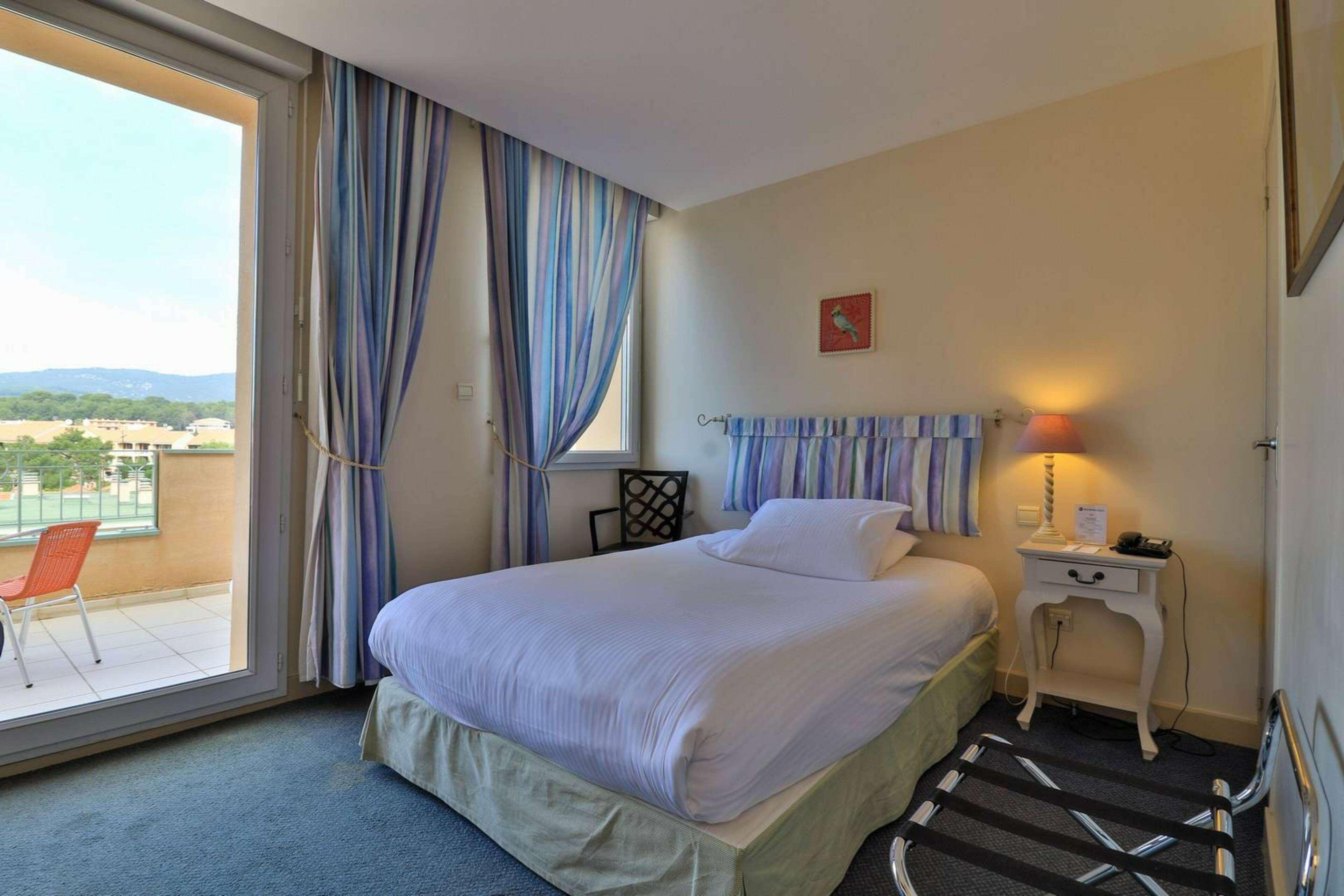Hotel Sanary, Soleil Et Jardin - Renovation Hiver 2024-25 Bagian luar foto