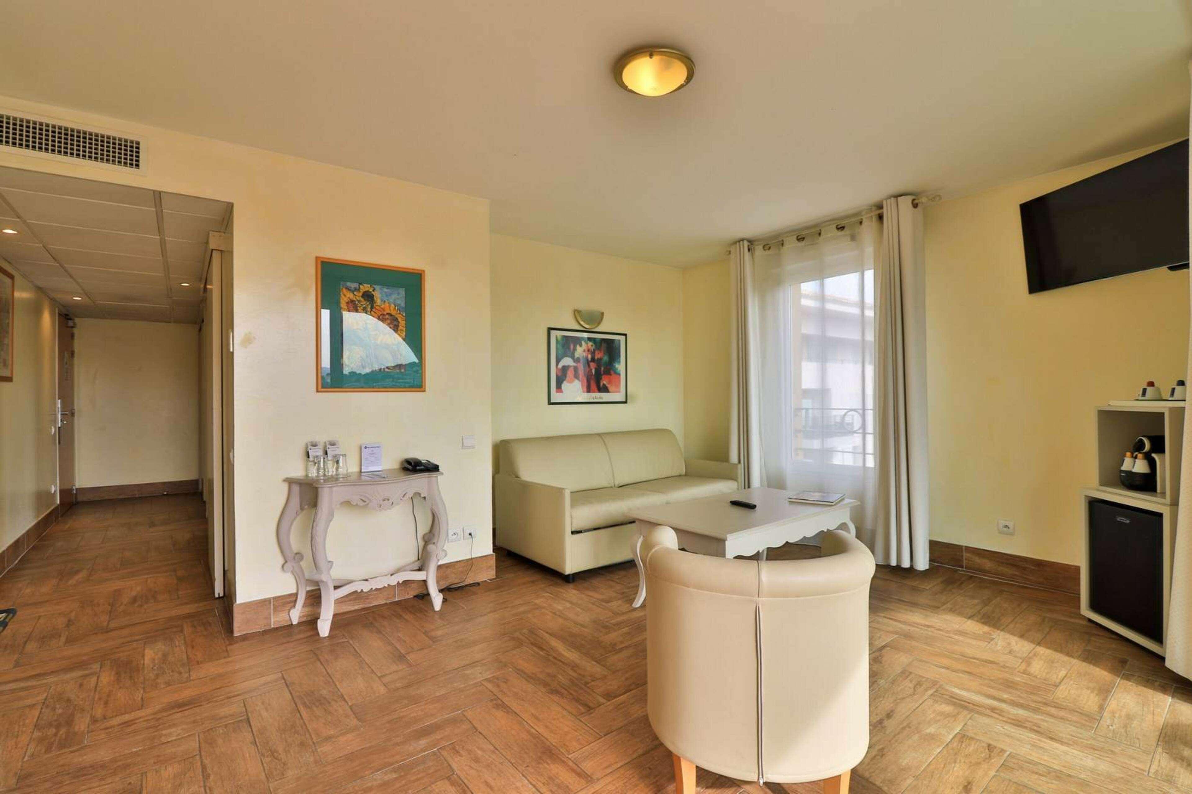 Hotel Sanary, Soleil Et Jardin - Renovation Hiver 2024-25 Bagian luar foto