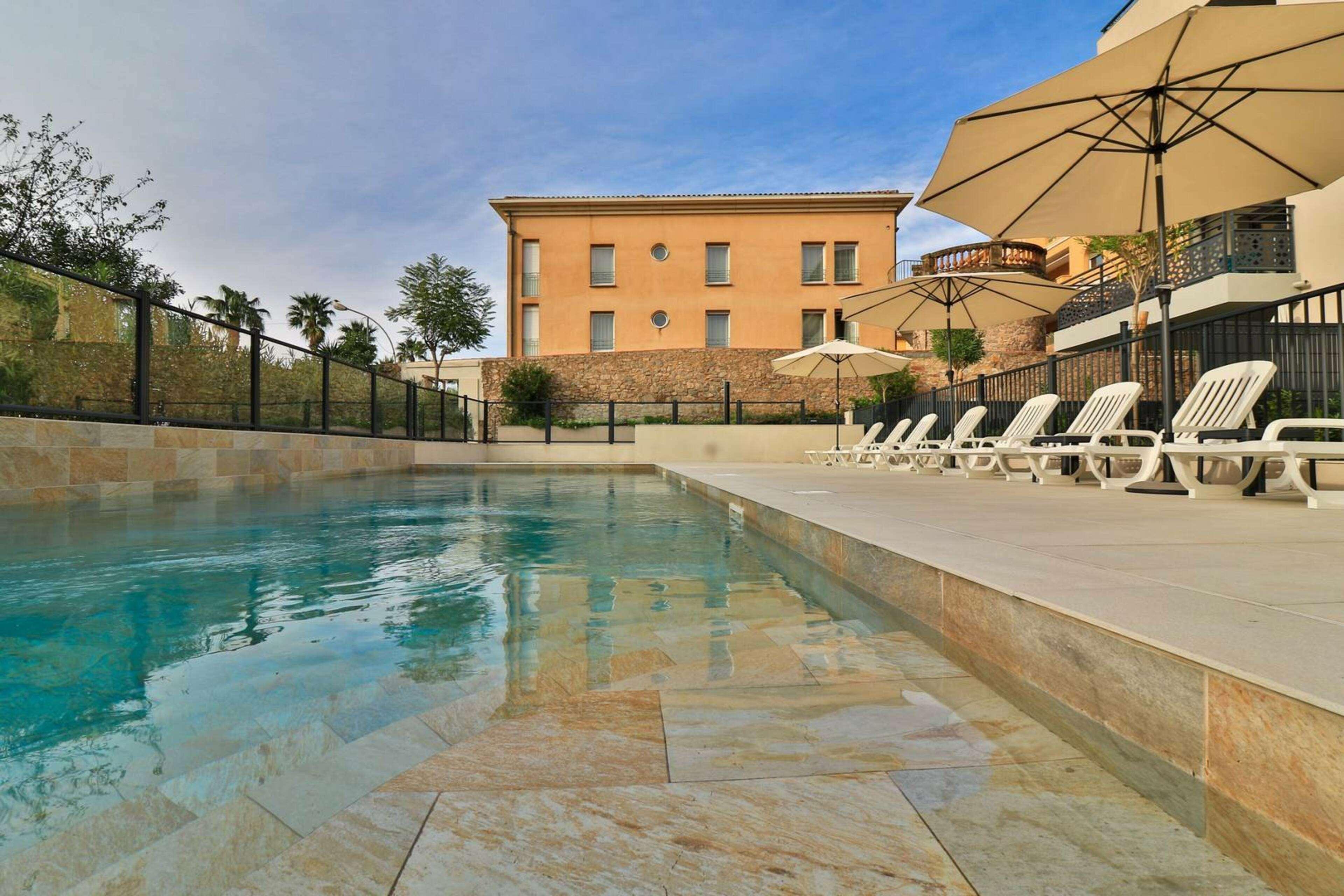 Hotel Sanary, Soleil Et Jardin - Renovation Hiver 2024-25 Bagian luar foto