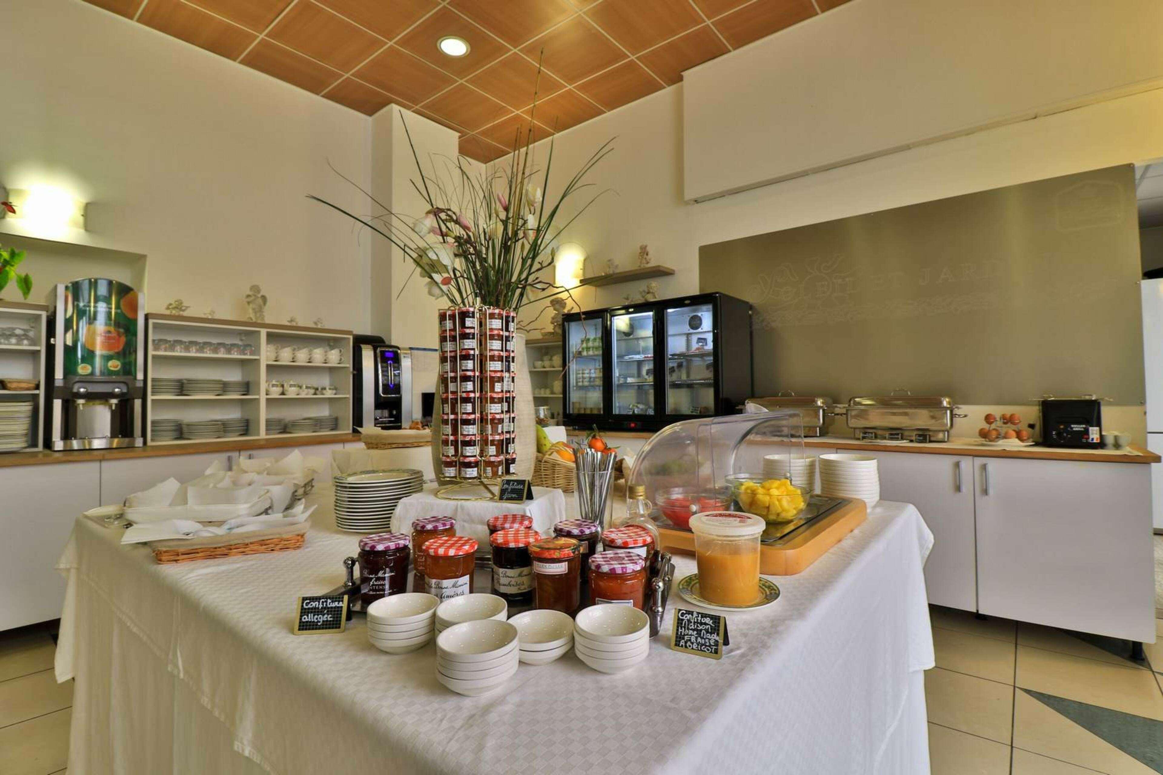 Hotel Sanary, Soleil Et Jardin - Renovation Hiver 2024-25 Bagian luar foto