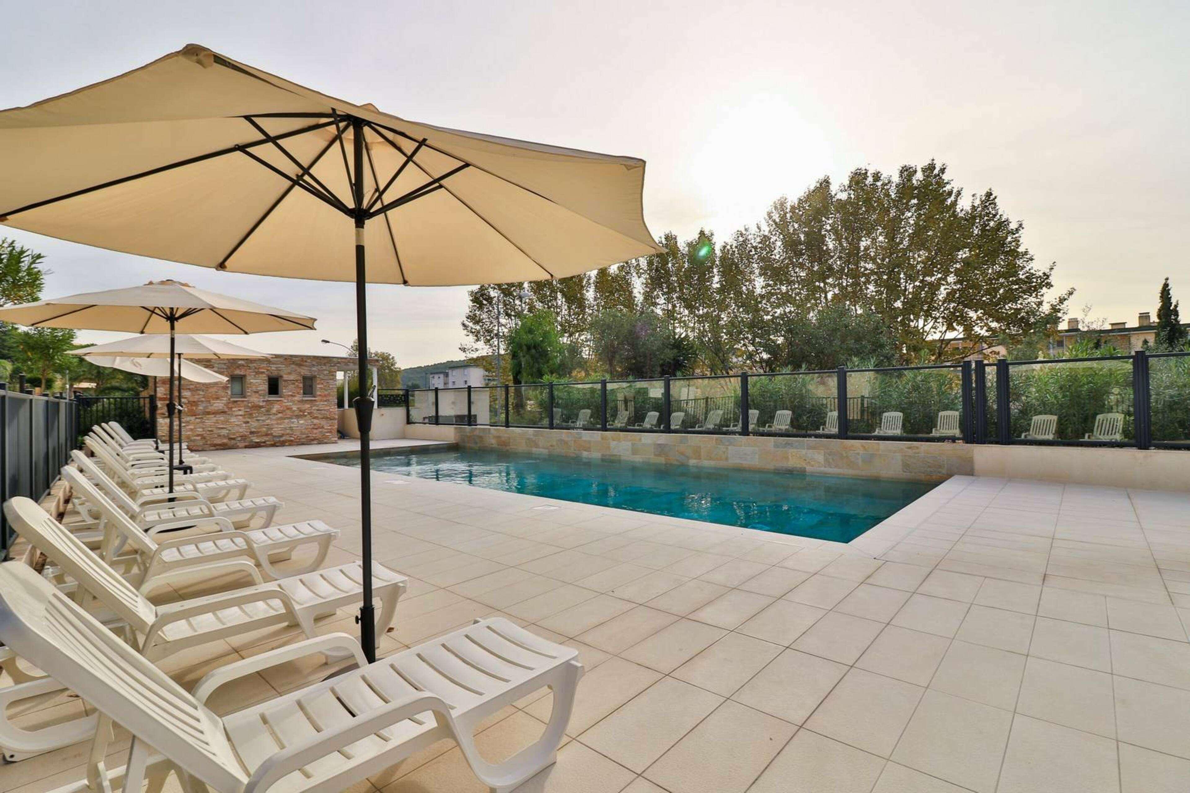Hotel Sanary, Soleil Et Jardin - Renovation Hiver 2024-25 Bagian luar foto