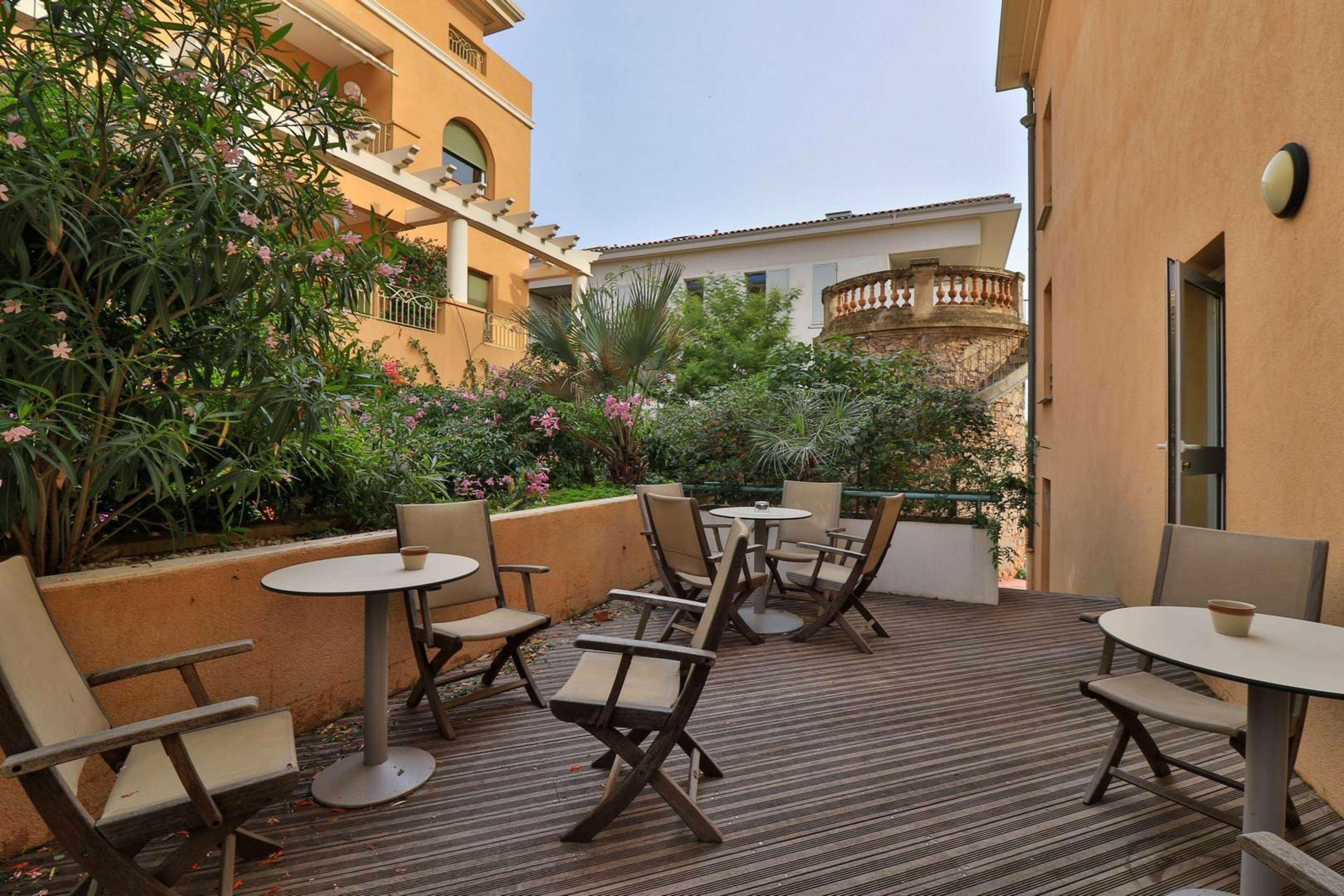 Hotel Sanary, Soleil Et Jardin - Renovation Hiver 2024-25 Bagian luar foto