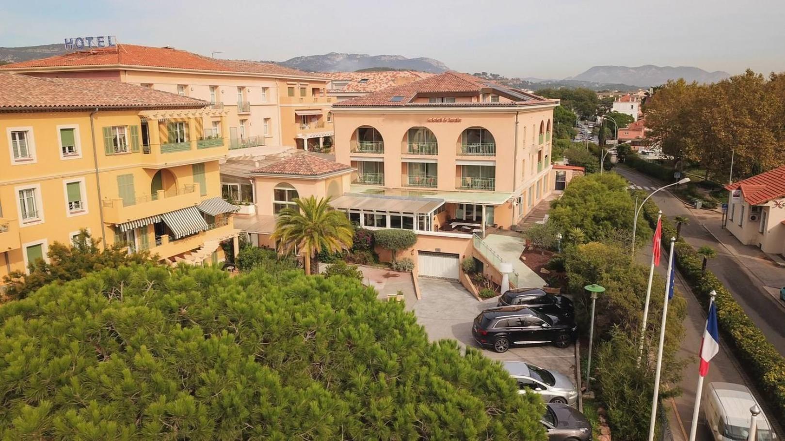 Hotel Sanary, Soleil Et Jardin - Renovation Hiver 2024-25 Bagian luar foto